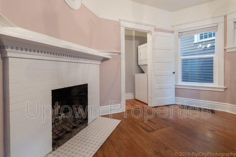 Charming and Spacious  2-Bed 1 bath + W/D +  Wood Floors + Parking On Site in Portland’s Coveted NW District property image