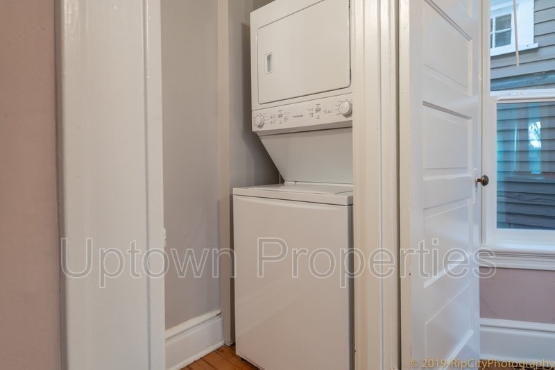 Charming and Spacious  2-Bed 1 bath + W/D +  Wood Floors + Parking On Site in Portland’s Coveted NW District property image
