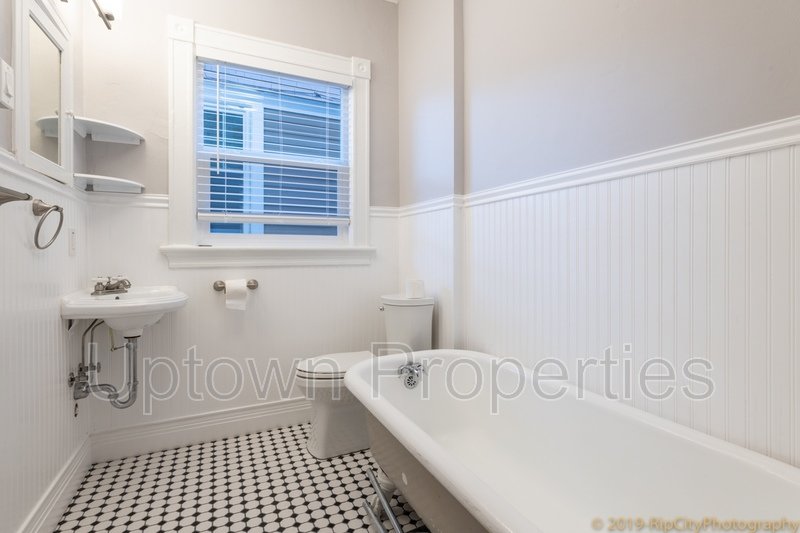 Charming and Spacious  2-Bed 1 bath + W/D +  Wood Floors + Parking On Site in Portland’s Coveted NW District property image