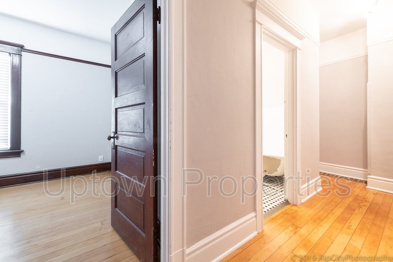 Charming and Spacious  2-Bed 1 bath + W/D +  Wood Floors + Parking On Site in Portland’s Coveted NW District property image