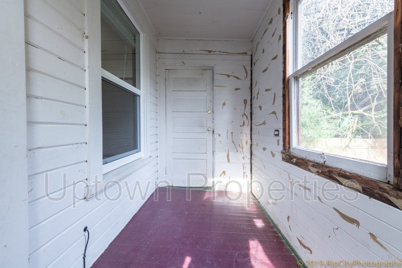 Charming and Spacious  2-Bed 1 bath + W/D +  Wood Floors + Parking On Site in Portland’s Coveted NW District property image