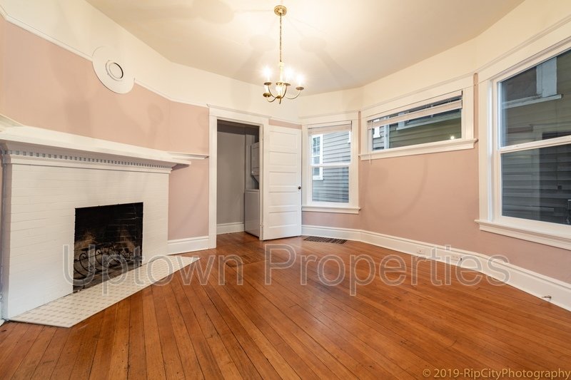 Charming and Spacious  2-Bed 1 bath + W/D +  Wood Floors + Parking On Site in Portland’s Coveted NW District property image