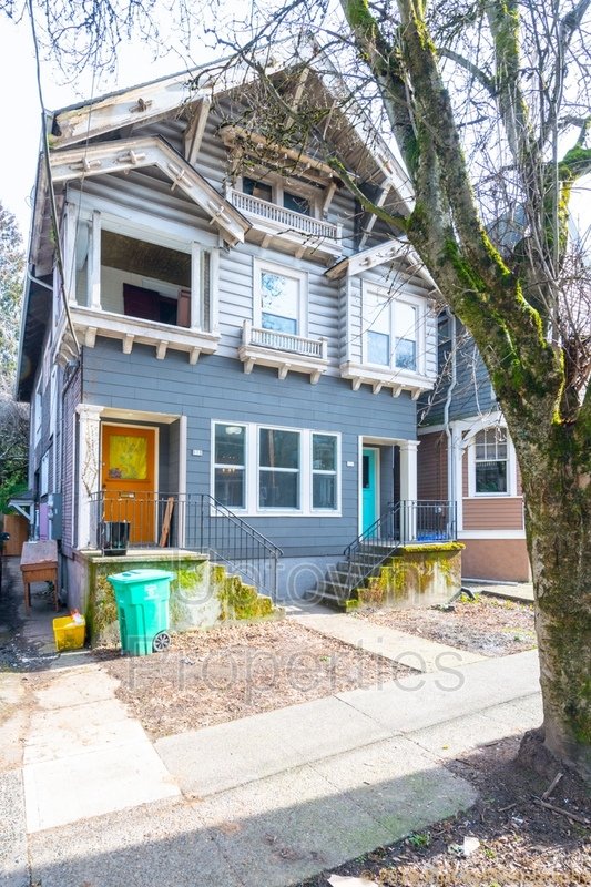 Charming and Spacious  2-Bed 1 bath + W/D +  Wood Floors + Parking On Site in Portland’s Coveted NW District property image