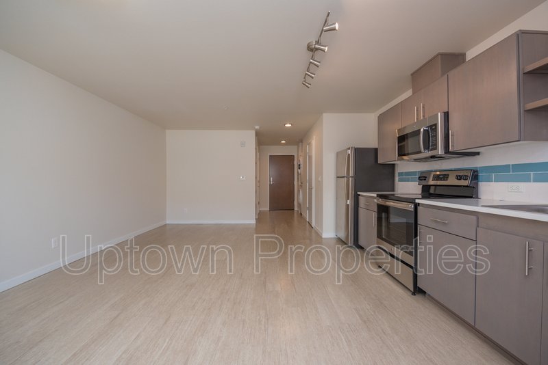 Studio in Modern Complex Near Water at Willamette Park property image