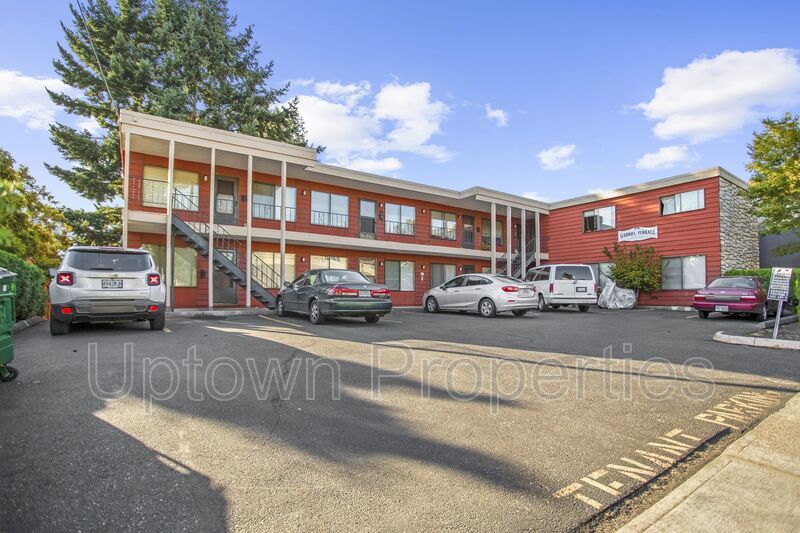 2 Bed/1 Bath, Parking Included at Centrally Located in SE Portland! Minutes from Trader Joes! property image