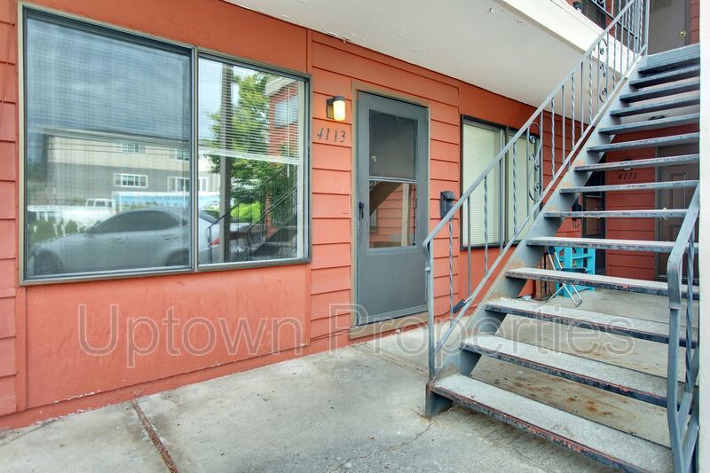 2 Bed/1 Bath, Parking Included at Centrally Located in SE Portland! Minutes from Trader Joes! property image