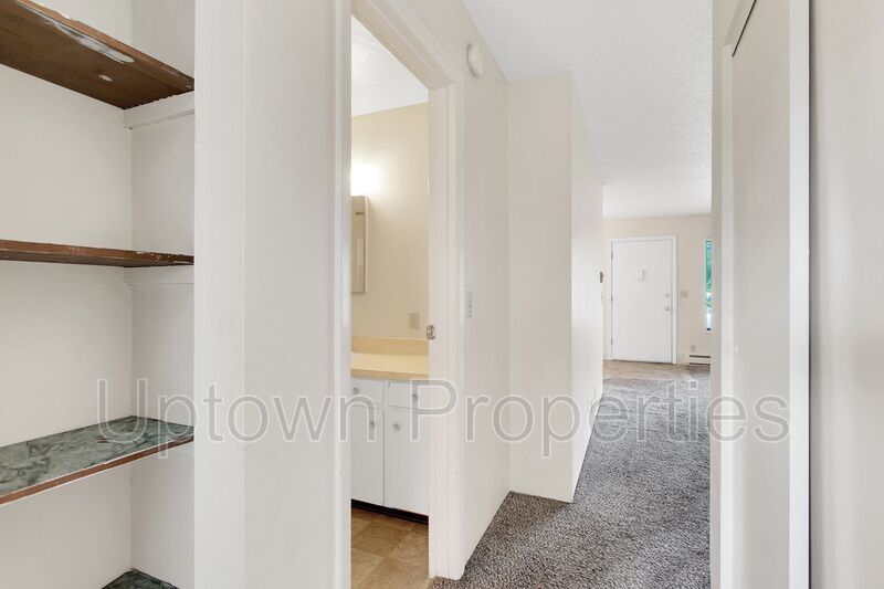 2 Bed/1 Bath, Parking Included at Centrally Located in SE Portland! Minutes from Trader Joes! property image