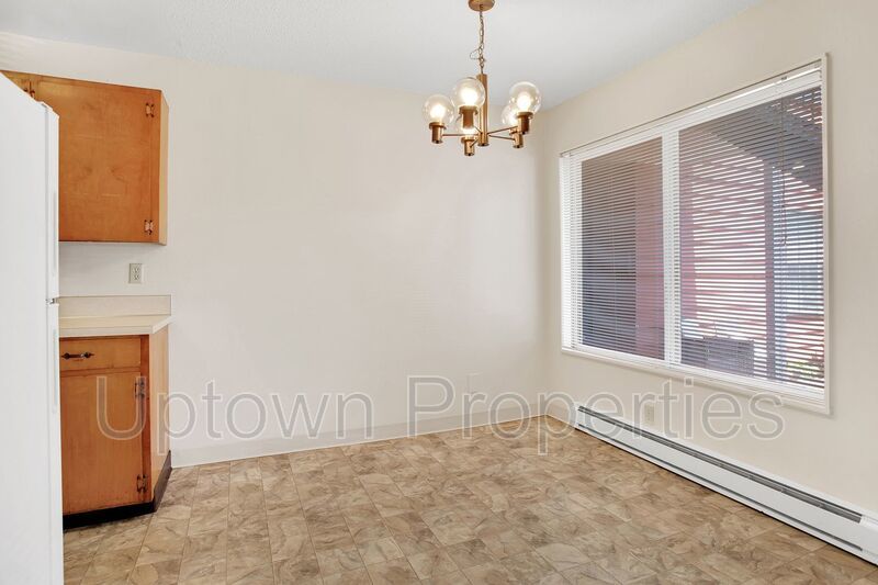 2 Bed/1 Bath, Parking Included at Centrally Located in SE Portland! Minutes from Trader Joes! property image