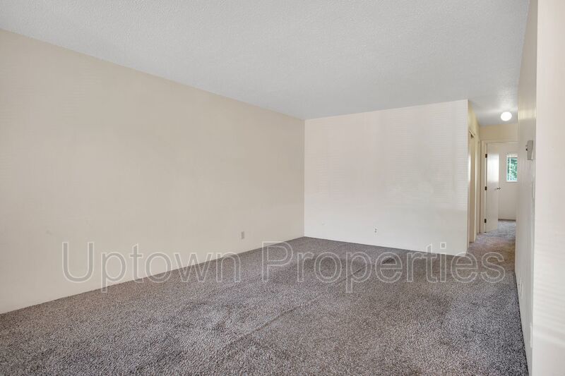 2 Bed/1 Bath, Parking Included at Centrally Located in SE Portland! Minutes from Trader Joes! property image