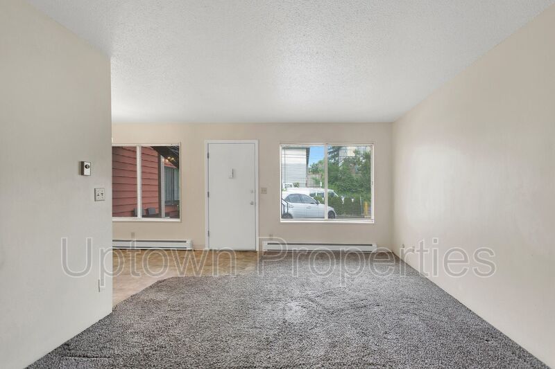 2 Bed/1 Bath, Parking Included at Centrally Located in SE Portland! Minutes from Trader Joes! property image