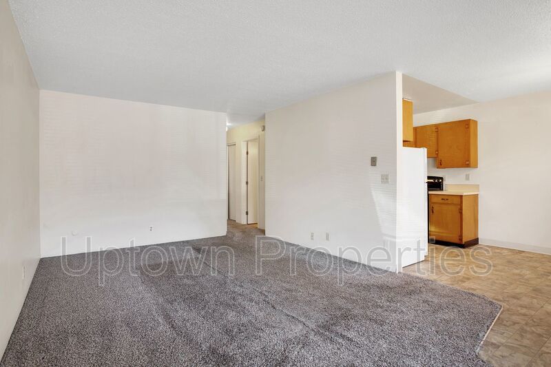 2 Bed/1 Bath, Parking Included at Centrally Located in SE Portland! Minutes from Trader Joes! property image