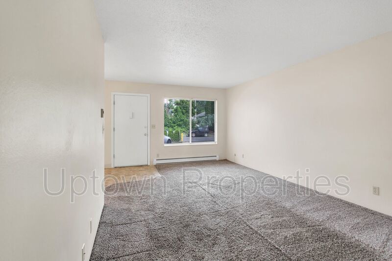 2 Bed/1 Bath, Parking Included at Centrally Located in SE Portland! Minutes from Trader Joes! property image
