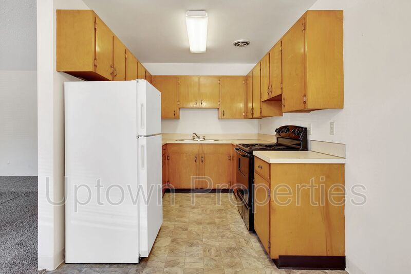2 Bed/1 Bath, Parking Included at Centrally Located in SE Portland! Minutes from Trader Joes! property image