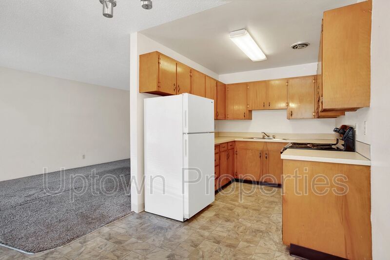 2 Bed/1 Bath, Parking Included at Centrally Located in SE Portland! Minutes from Trader Joes! property image