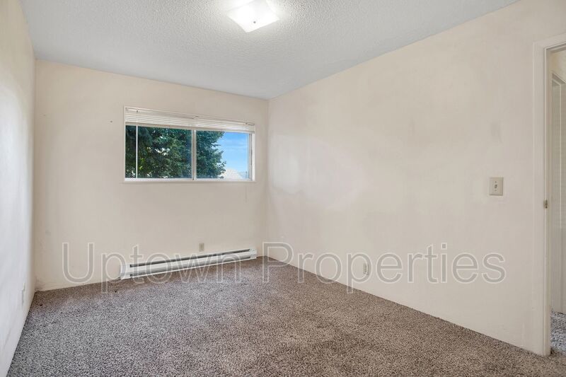 2 Bed/1 Bath, Parking Included at Centrally Located in SE Portland! Minutes from Trader Joes! property image