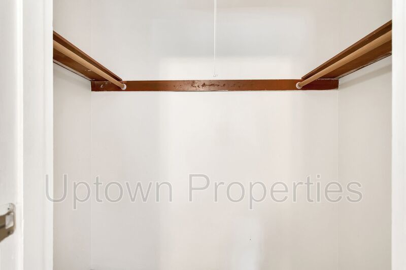 2 Bed/1 Bath, Parking Included at Centrally Located in SE Portland! Minutes from Trader Joes! property image