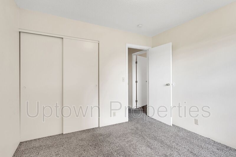2 Bed/1 Bath, Parking Included at Centrally Located in SE Portland! Minutes from Trader Joes! property image