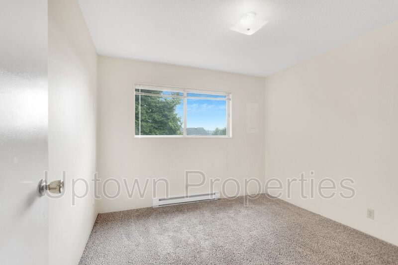 2 Bed/1 Bath, Parking Included at Centrally Located in SE Portland! Minutes from Trader Joes! property image