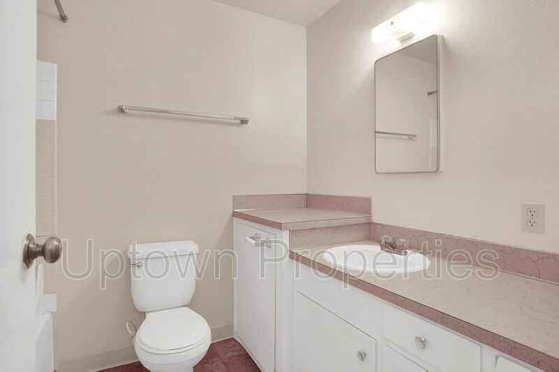 2 Bed/1 Bath, Parking Included at Centrally Located in SE Portland! Minutes from Trader Joes! property image