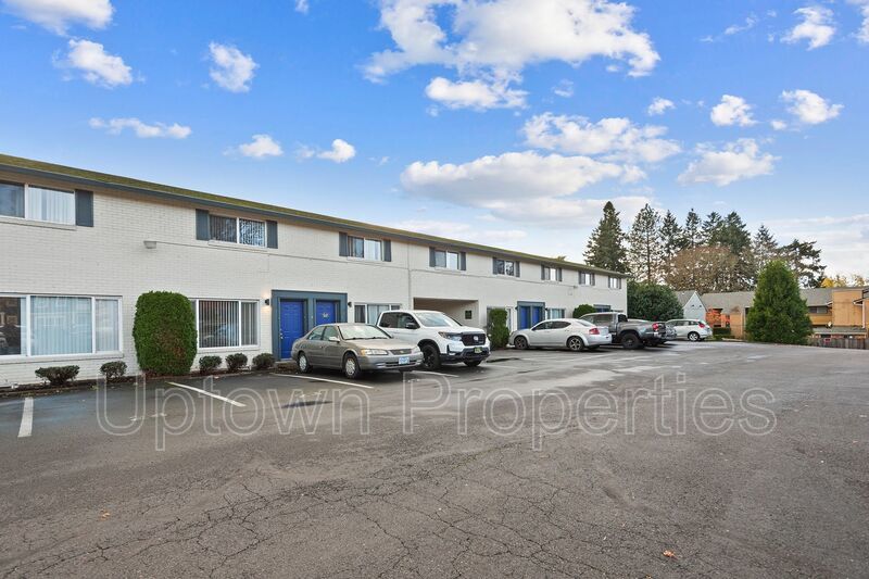 Renovated 2 bed 1 bath Townhome w/ Private Yard - Wood Floors + Laundry Onsite + $1000 rent credit property image