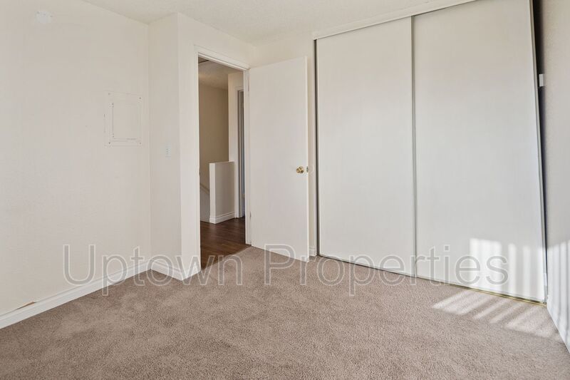 Renovated 2 bed 1 bath Townhome w/ Private Yard - Wood Floors + Laundry Onsite + $1000 rent credit property image