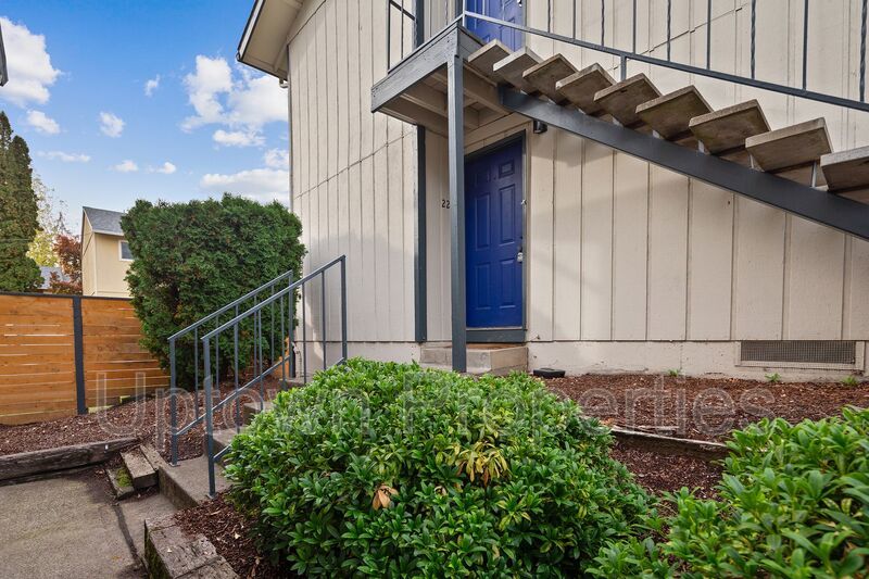 Top Floor 1 bed 1 bath + Parkng Included + Dishwasher + Laundry On Site property image