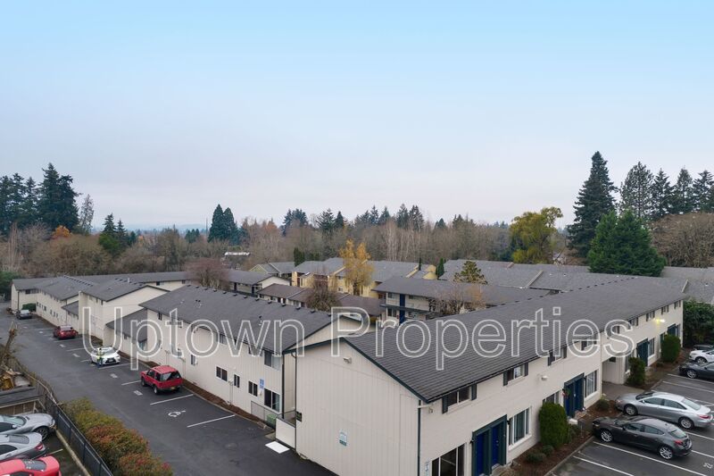 Ground Floor Single Level 3 bed 1 bath- Laundry Onsite - Walk to public transit + JUNE RENT FREE! property image