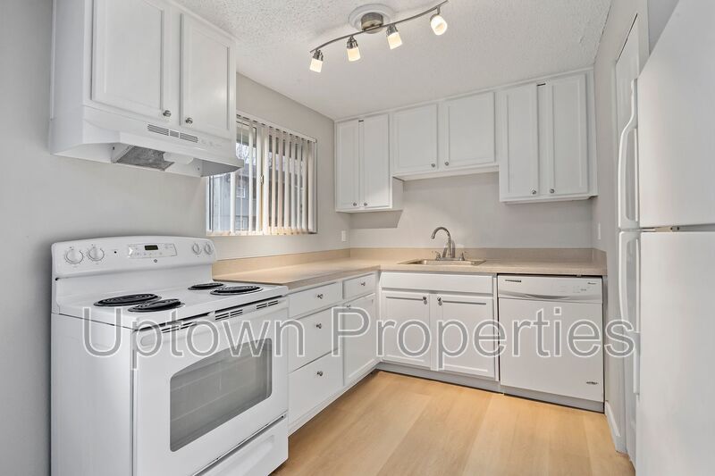 Ground Floor Single Level 3 bed 1 bath- Laundry Onsite - Walk to public transit + JUNE RENT FREE! property image