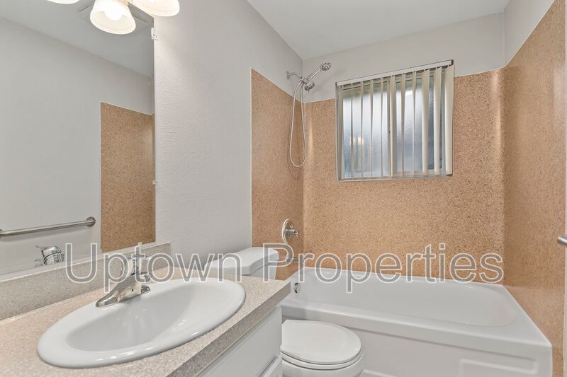 Ground Floor Single Level 3 bed 1 bath- Laundry Onsite - Walk to public transit + JUNE RENT FREE! property image