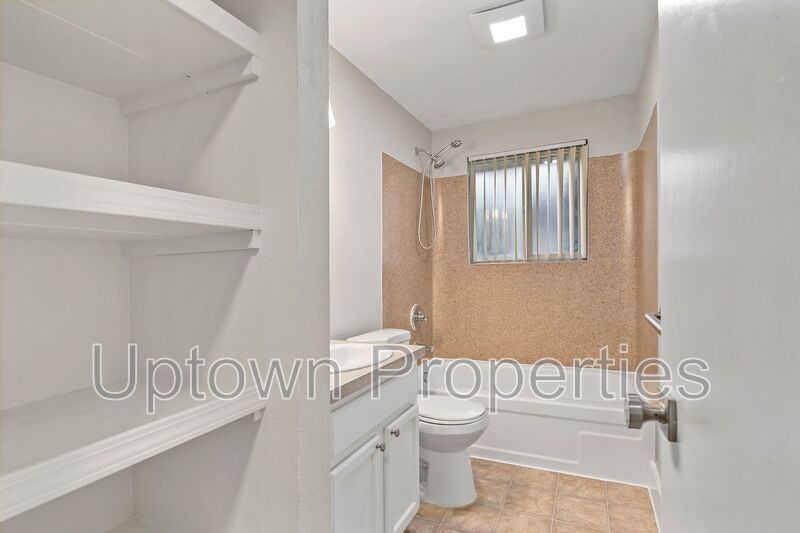 Ground Floor Single Level 3 bed 1 bath- Laundry Onsite - Walk to public transit + JUNE RENT FREE! property image
