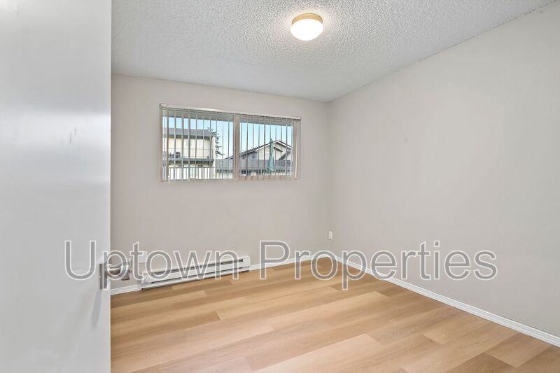Ground Floor Single Level 3 bed 1 bath- Laundry Onsite - Walk to public transit + JUNE RENT FREE! property image