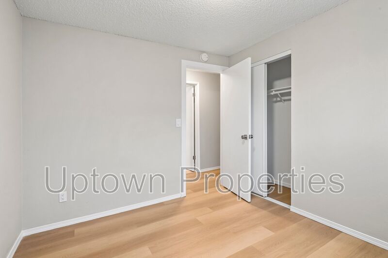 Ground Floor Single Level 3 bed 1 bath- Laundry Onsite - Walk to public transit + JUNE RENT FREE! property image